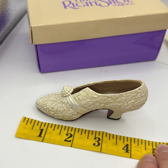 Just The Right Shoe by Raine “I Do” Circa 1990 Item 25031 Ivory Leaf Relief - Picture 12 of 12